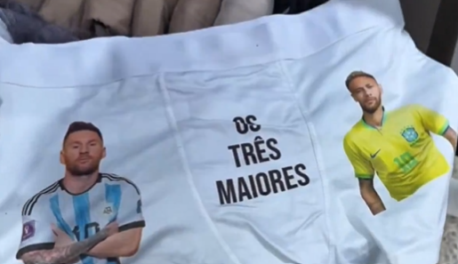 Neymar exibe cueca com foto de Messi e diverte fãs nas redes sociais